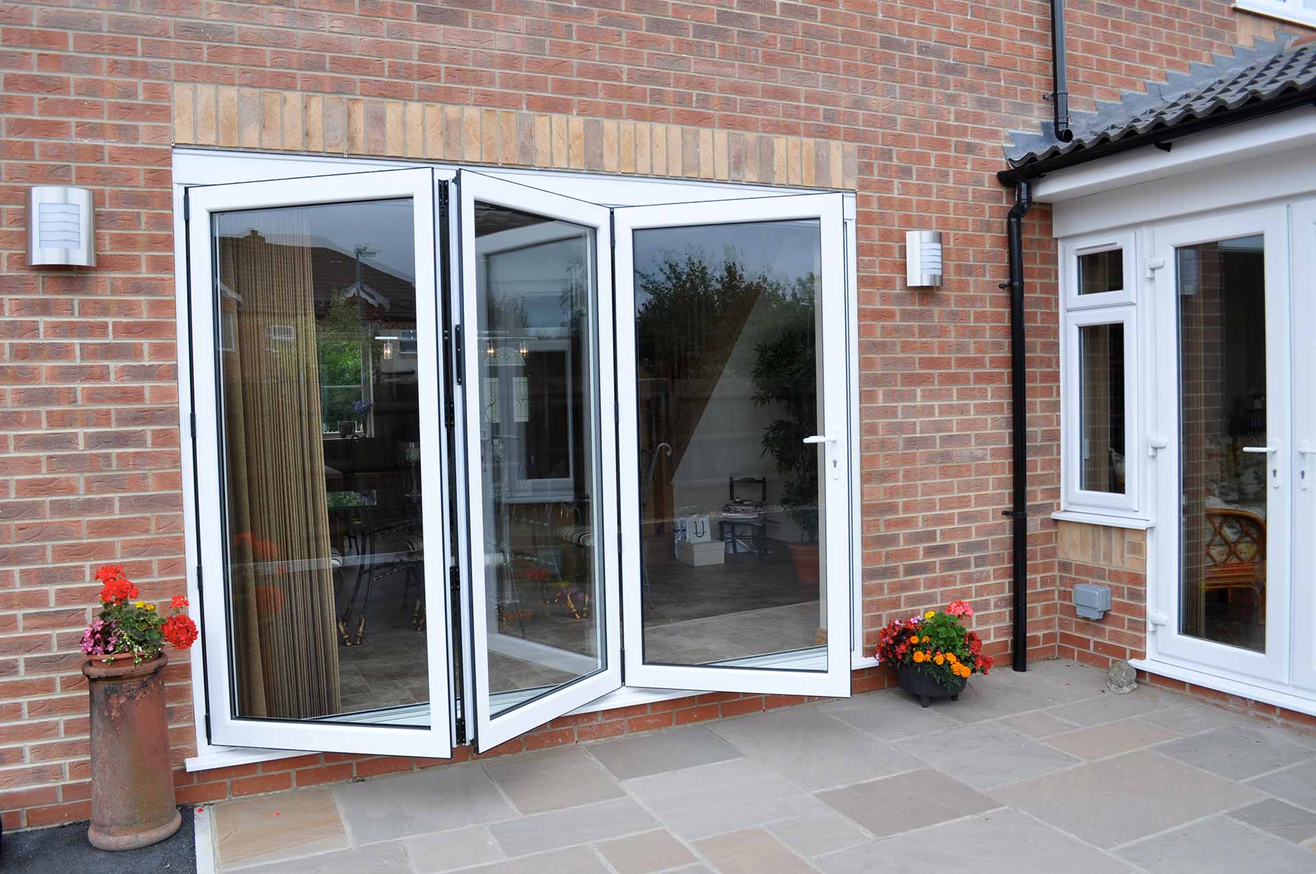 aluminium bi-folding doors croydon