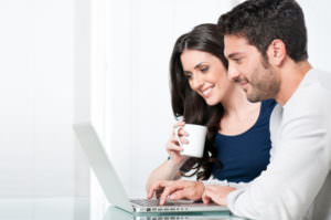 laptop-couple-mug